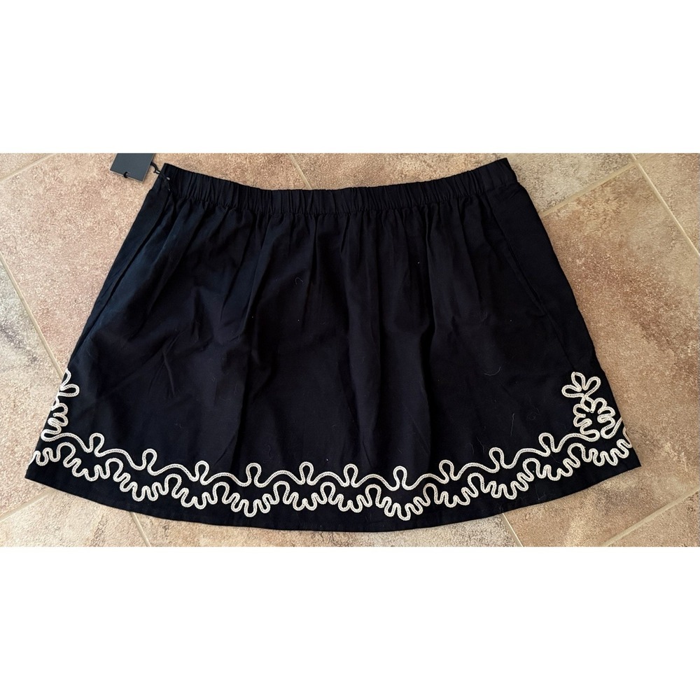 Women's Future Collective Black Decorative Embroidered Skirt Size 2X NWT